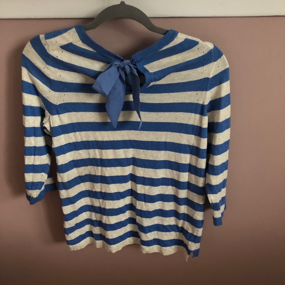 Lightweight sweater with bow detail